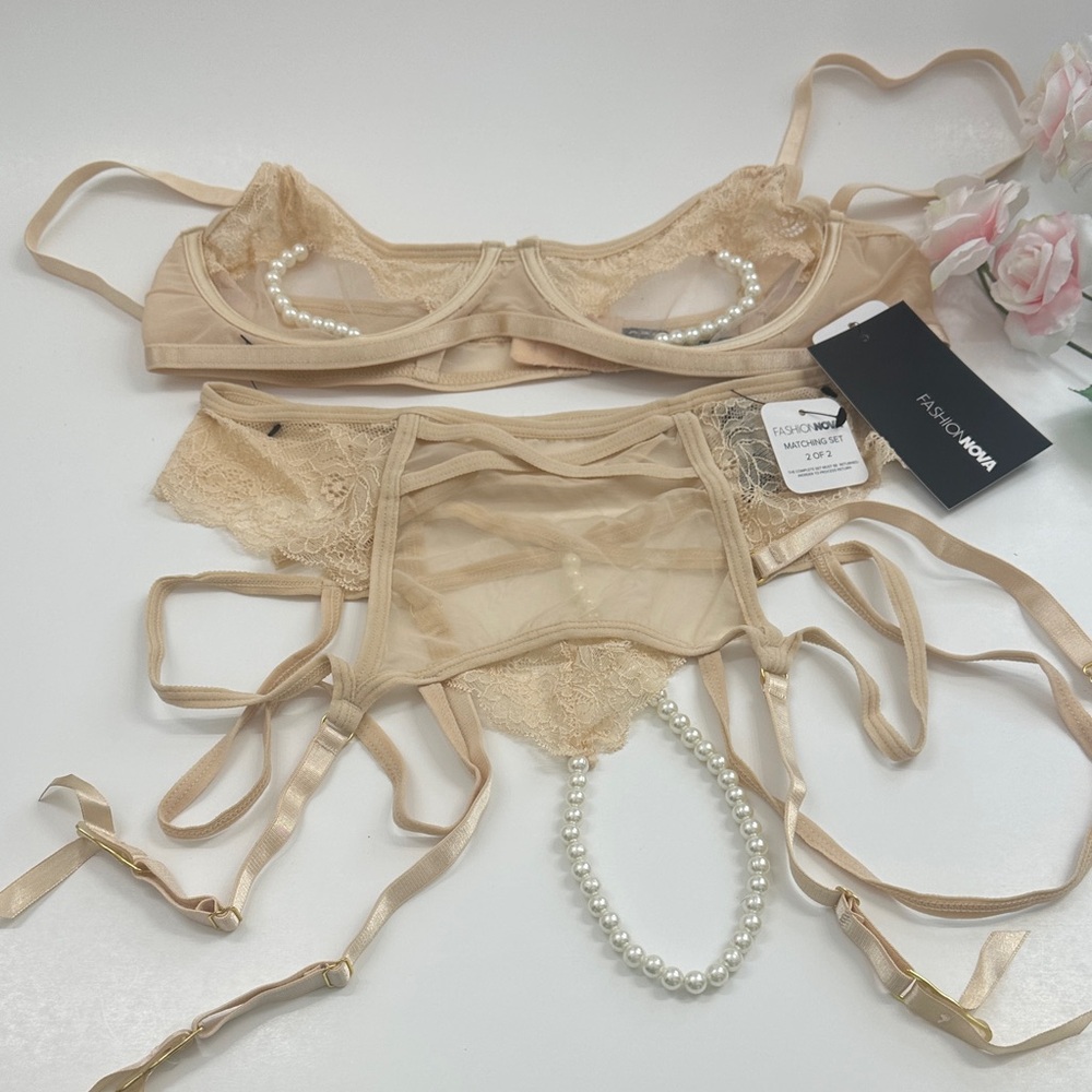 Fashion Nova Women's Beige Lace Bra Set